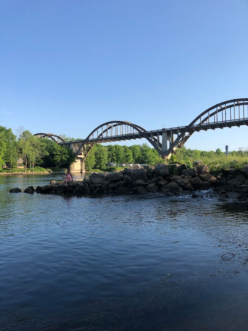 A Relaxed Atmosphere Surrounded By Natural Beauty