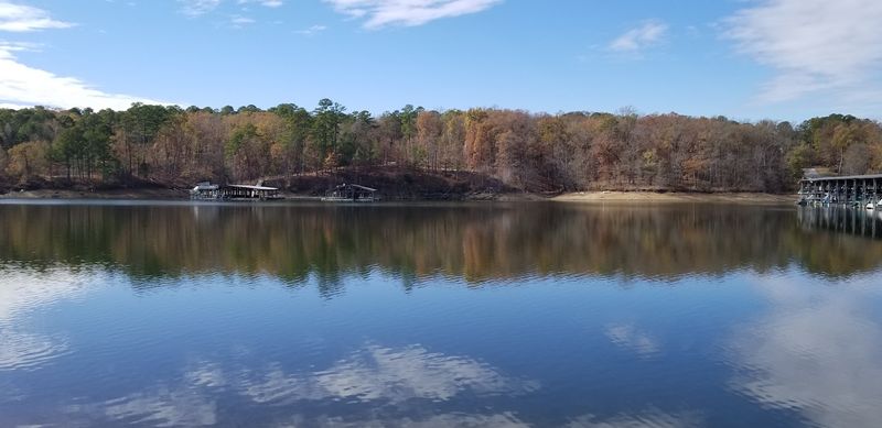 Lakeside Serenity With Endless Views
