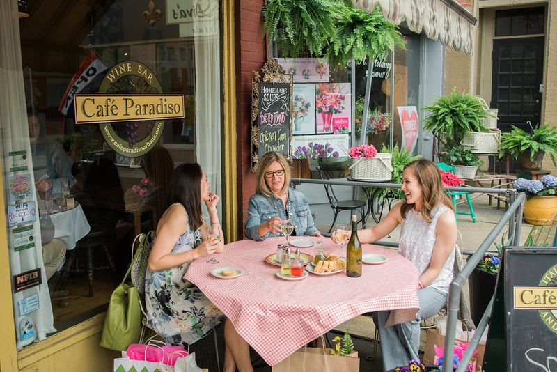 Cafe Paradiso, Urbana