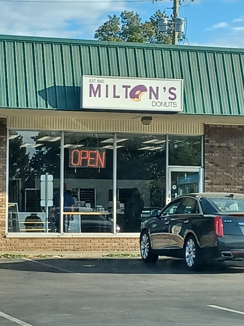 Milton's Donuts – Middletown