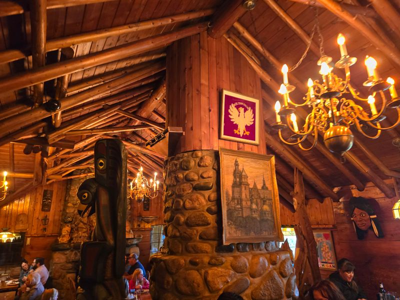 Legs Inn, Cross Village