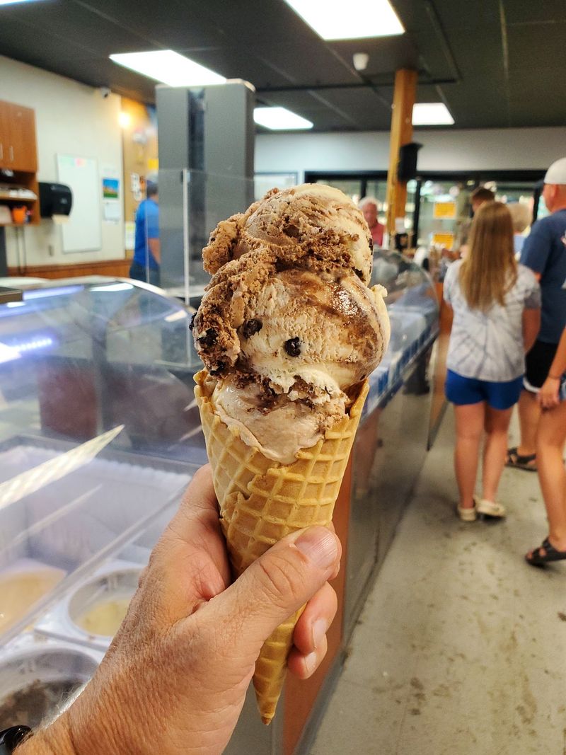 Scoops That Mean Business