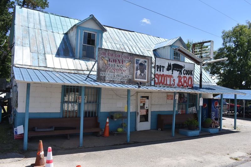 Scott's Bar-B-Que, Hemingway
