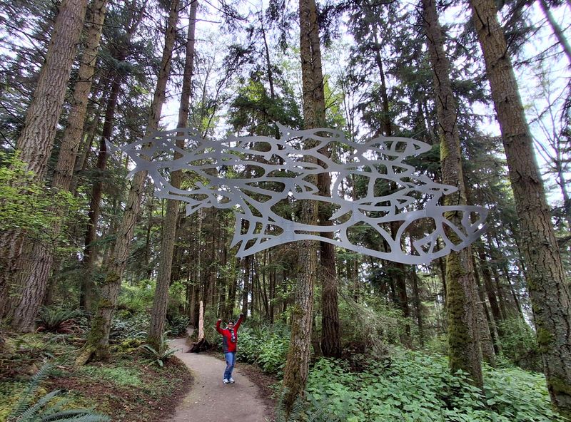Sculptures That Peek Out From Every Corner