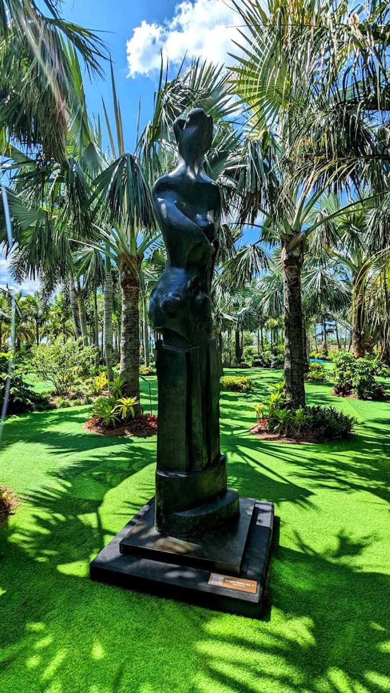 Sculptures by International Artists That Stop You in Your Tracks