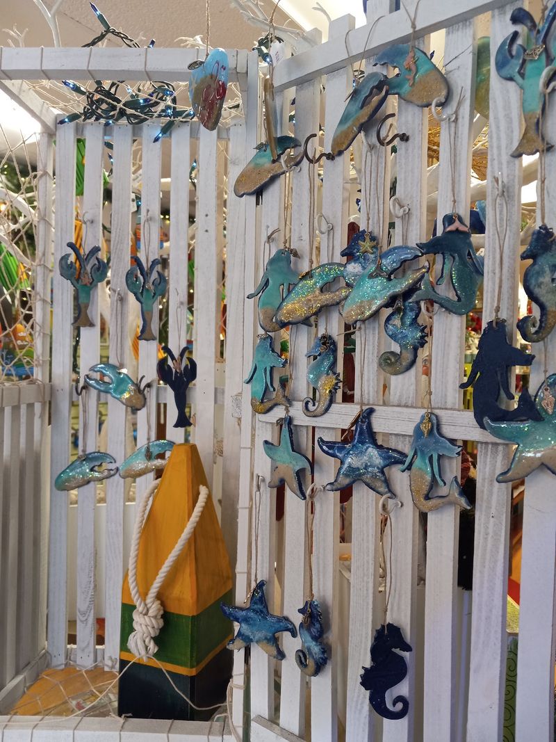 Sea Glass, Shells, And Driftwood Get A Holiday Makeover