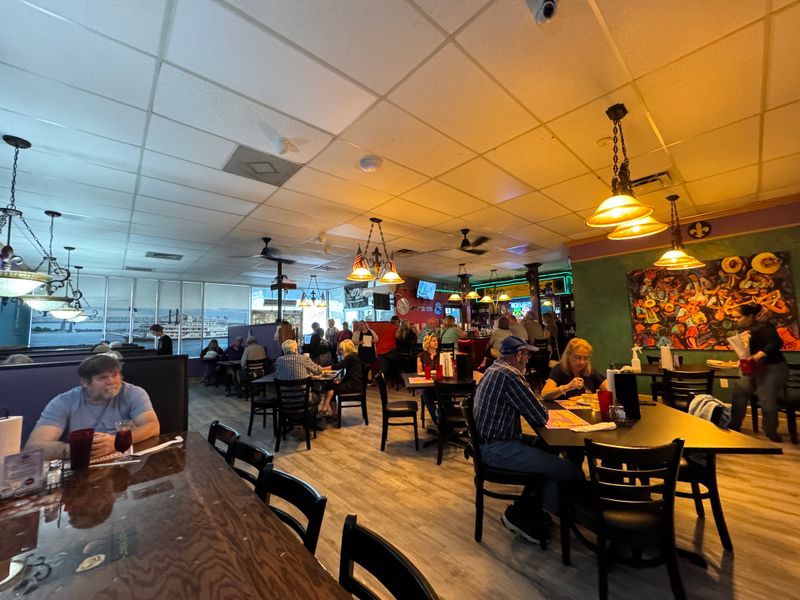 Seafood Seller & Cafe – Crystal River