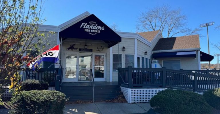 Seafood Fans Are Raving About This Hidden Connecticut Lobster Buffet