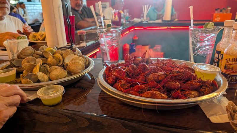 Seafood Seller & Cafe: Crystal River's Two-In-One Treat Seafood Seller & Cafe: Crystal River's Two-In-One Treat