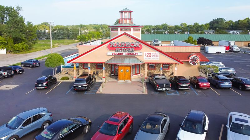 Seafood Stop With Suburban Appetite