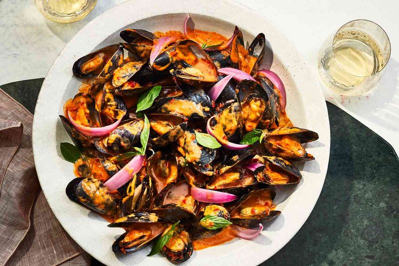 Mussels with Harissa & Basil: Mediterranean Magic