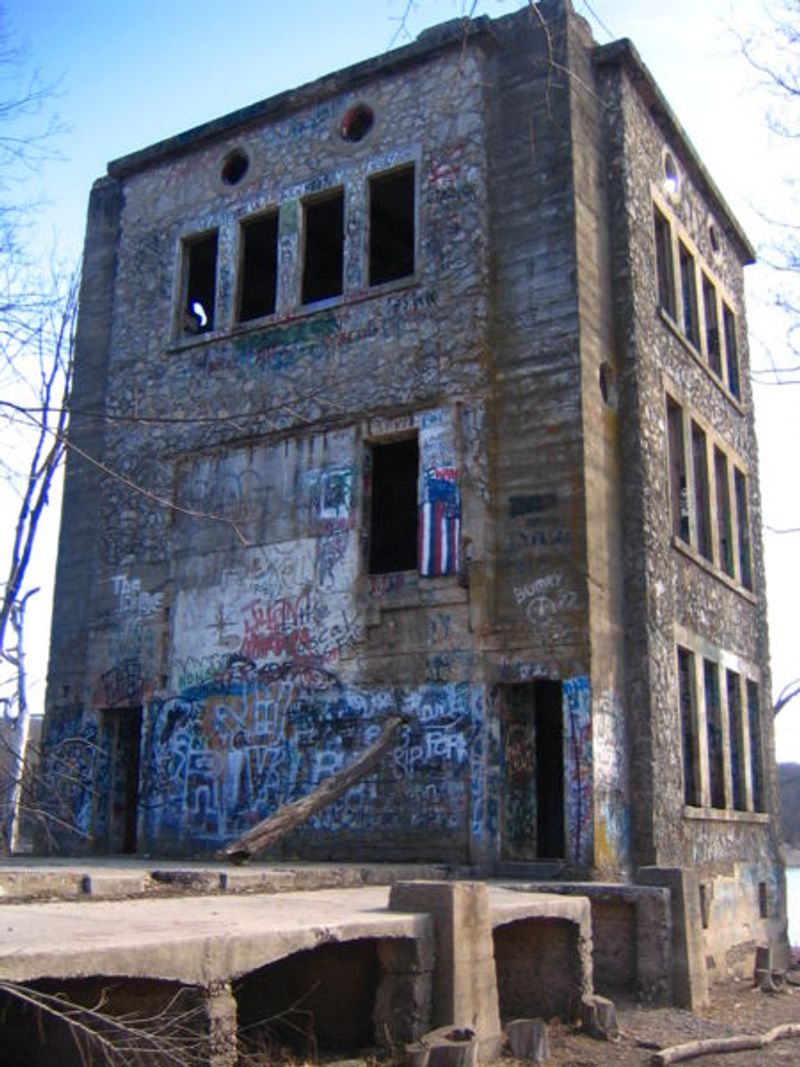 Diving Through Sunken Walls And Forgotten Streets