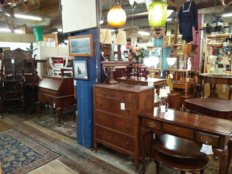 Spot The Midcentury Thread