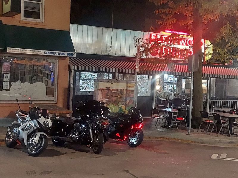 Finding Fleetwood, Finding Parking