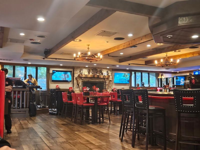 Squire Ale House - Campton Hills