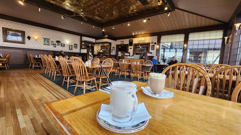 Cottage Atmosphere That Feels Like Grandma's Kitchen