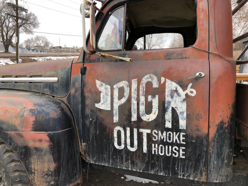 Piggin' Out Smokehouse
