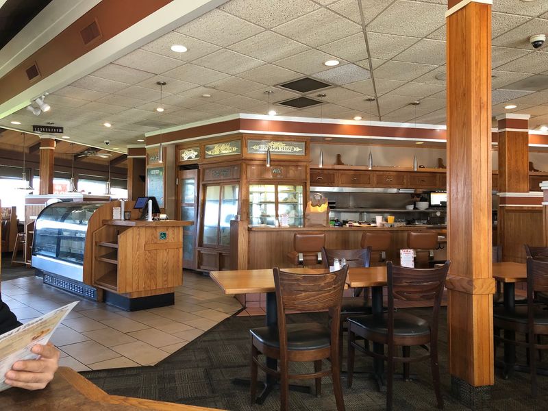 Servers Who Turn Meals Into Memories Servers Who Turn Meals Into Memories