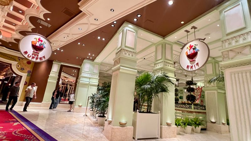 A Dessert Wonderland That Steals The Spotlight