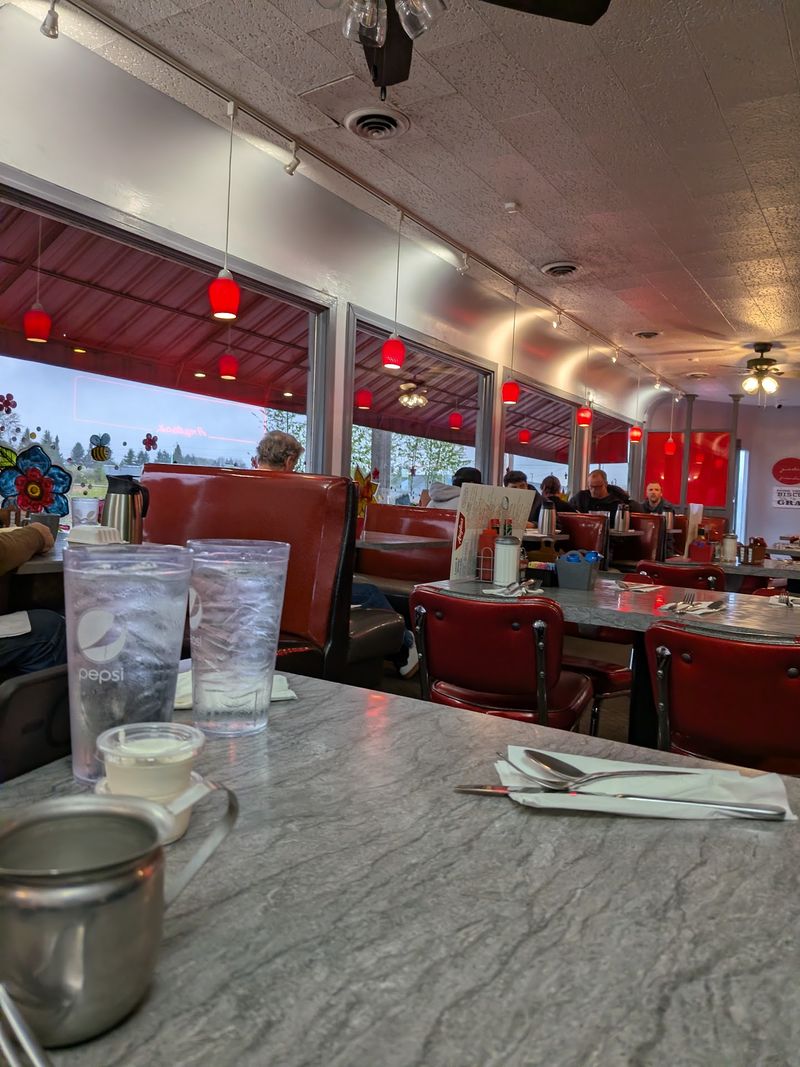 Service That Treats Strangers Like Regulars Service That Treats Strangers Like Regulars