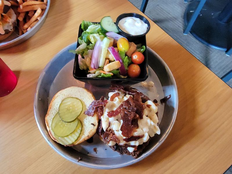 Atmosphere That Hums Without Shouting