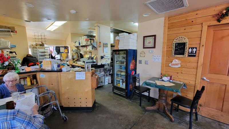 The Community Table Where Strangers Become Friends