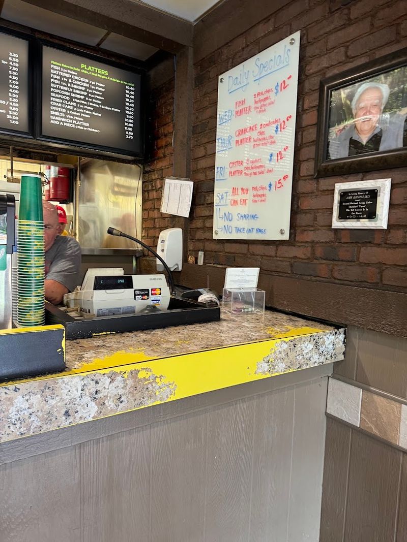 Service and Atmosphere: Friendly, Fast, and Unpretentious