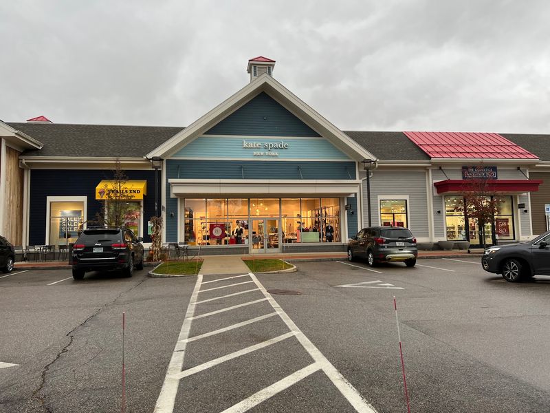 Settlers Green Outlet Village