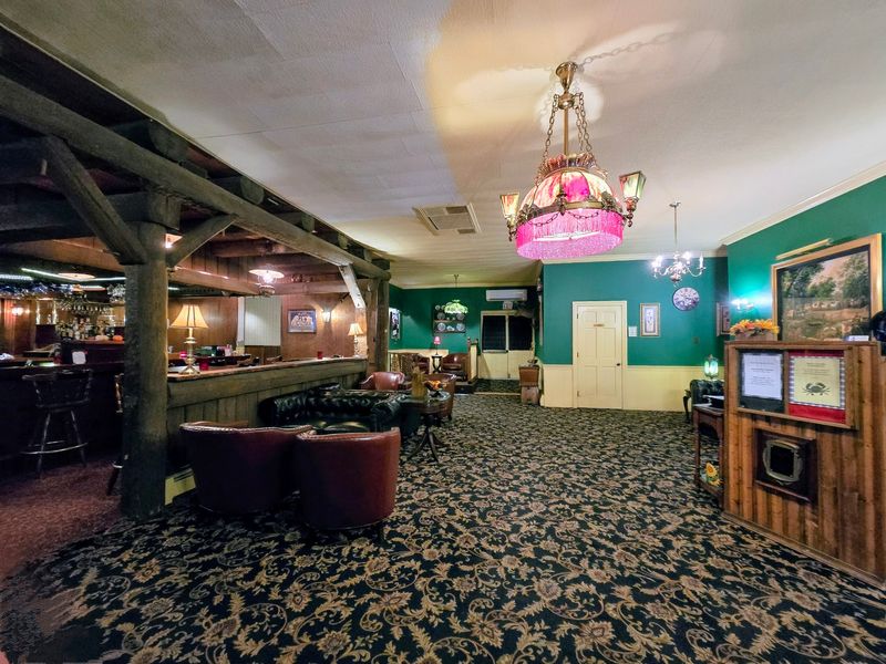 Seven Stars Inn Serves History With a Side of Huge Steaks