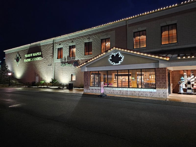 Shady Maple Smorgasbord — East Earl