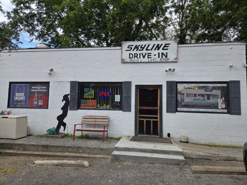 Skyline Drive In, Oak Hill