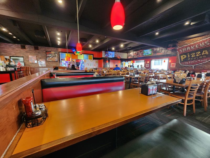 Shakey's Pizza Parlor