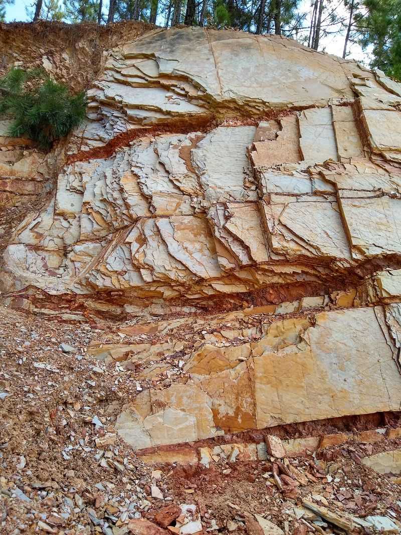 Shale Slopes Made For Serious Crystal Hunting