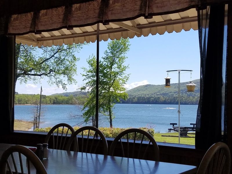 Shangri-La Cafe, Mount Ida