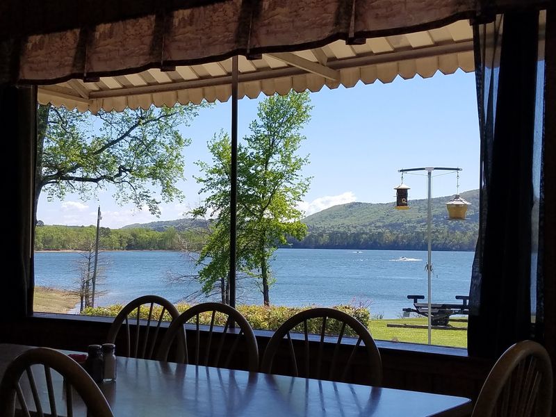 Shangri-La Café, Mount Ida