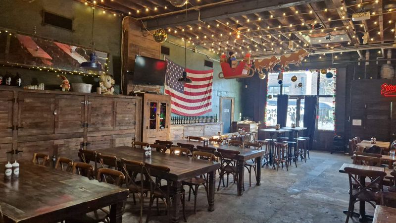 Weekday Rhythms Beat Weekend Crowds