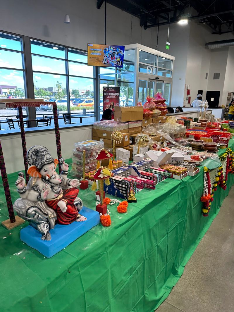 Shared Tables And Separate Shopping Goals Can Coexist Shared Tables And Separate Shopping Goals Can Coexist