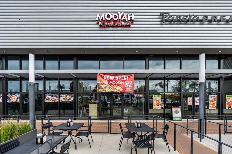 MOOYAH Burgers Fries & Shakes