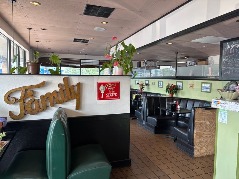 Shelly's Breakfast & Lunch