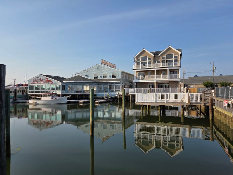 Mike's Seafood & Dock Restaurant (Waterfront) — Sea Isle City (Waterfront)