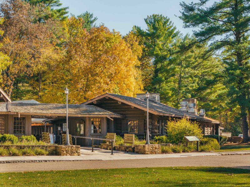 A Lodge With History And Warm Pie