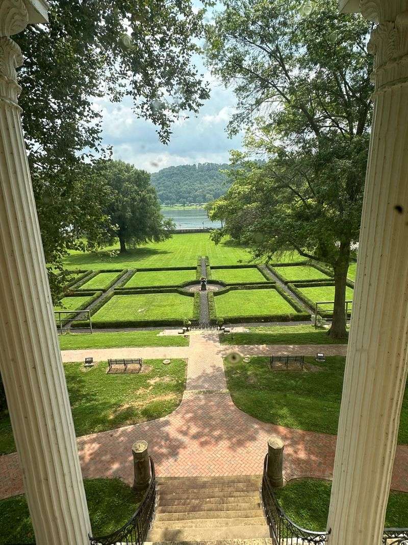 Lanier Mansion Gardens