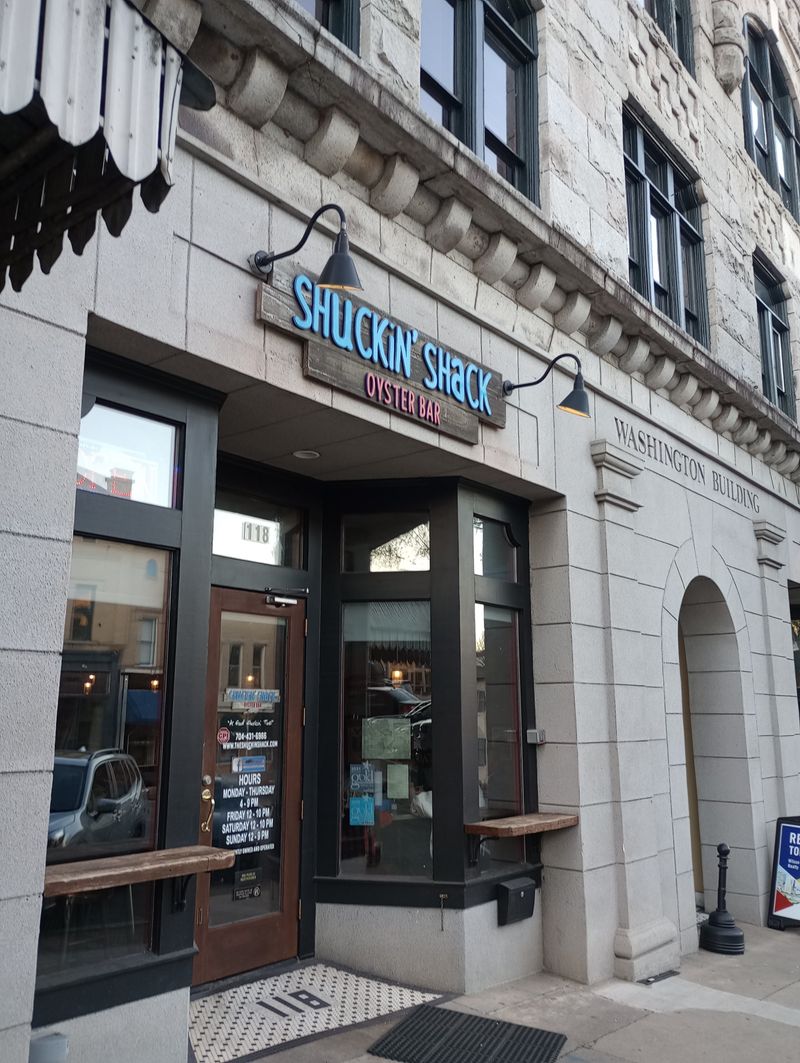 Shuckin' Shack Oyster Bar (Salisbury)