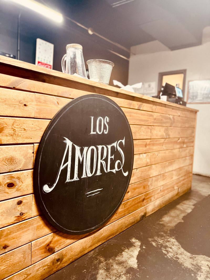 Table Pace: Quiet Weeknights, Lively Fridays