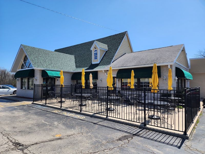 Atmosphere And Decor That Feel Comfortably Familiar