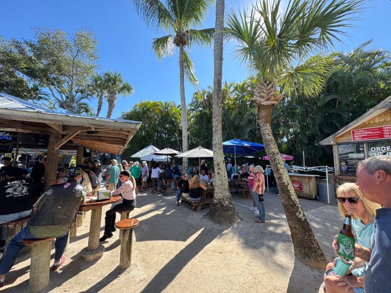 Service Style, Ordering Tips, And Crowd Flow