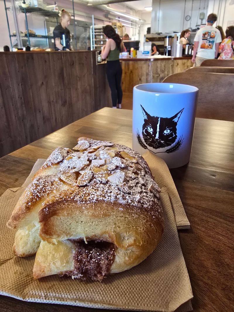 Silver Whisker Bakery, Salida