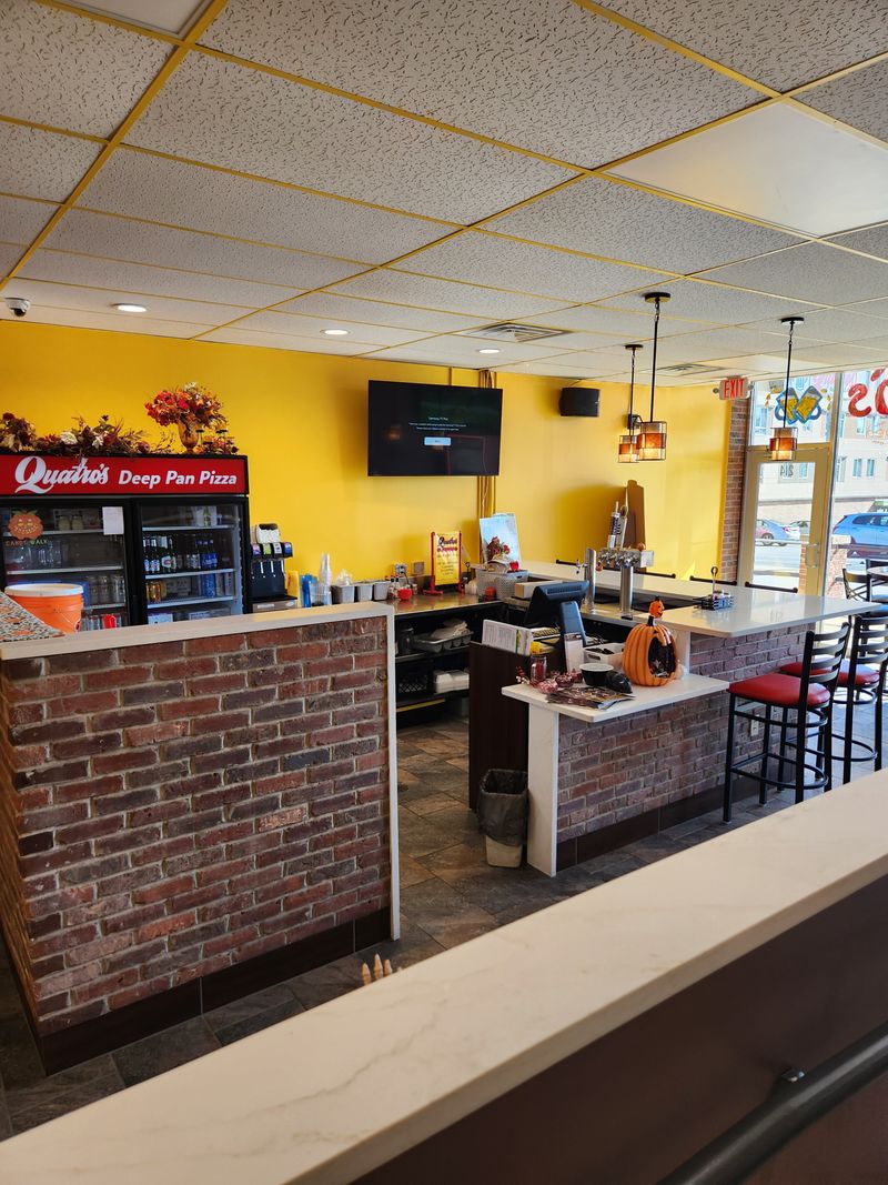 Quatro's Deep Pan Pizza – Carbondale