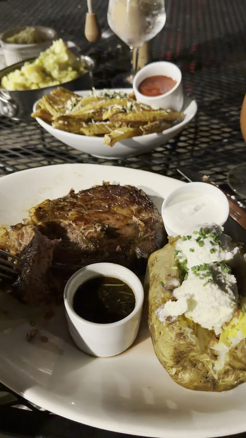 Simms Steakhouse, Lakewood