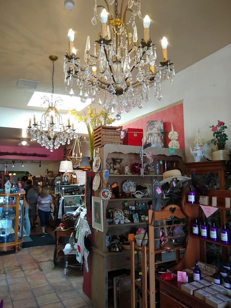 Simply Amazing Marketplace: A Collector's Wonderland